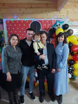 Семья выпускников школы Мироновых принимает участие в акции « Семья-радость моя».