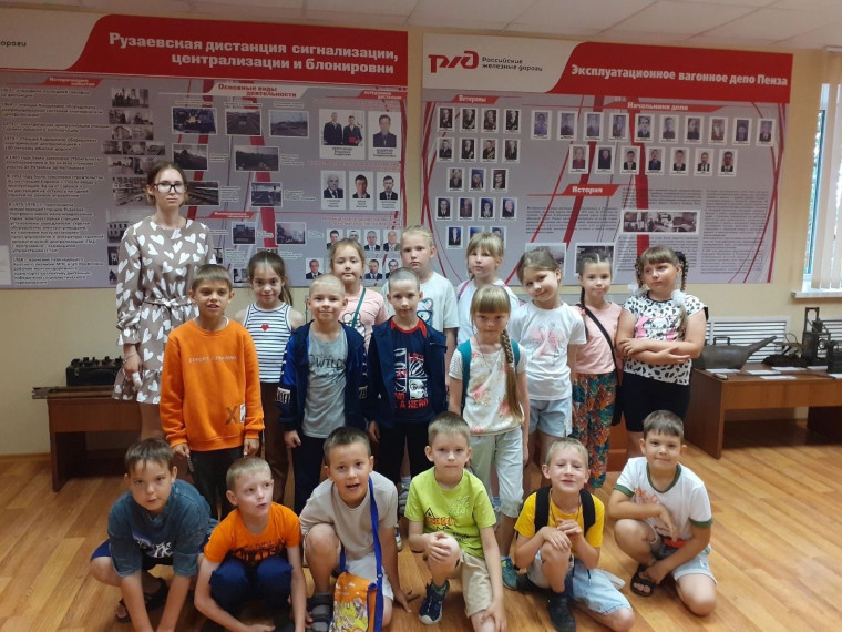 Сегодня воспитанники лагеря «Радуга» посетили экскурсию в Локамотивном Депо..