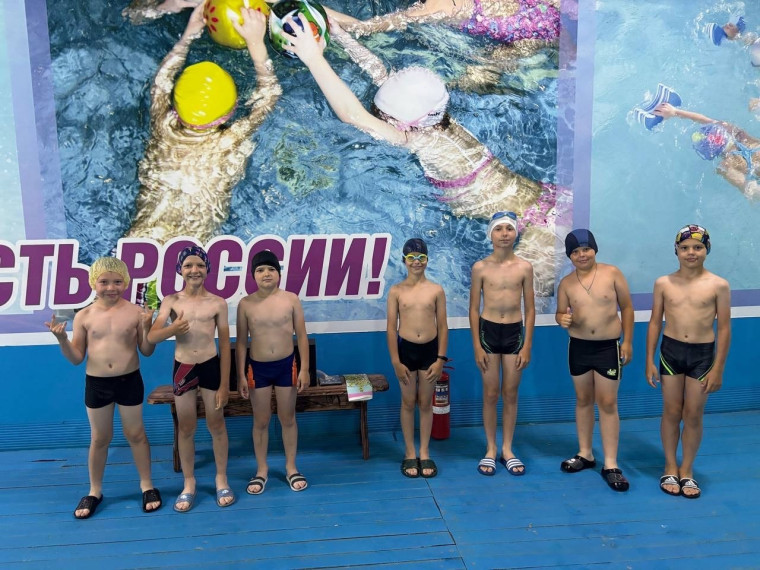 Сегодня в школьном лагере "Радуга" дети посетили бассейн "Нептун"..