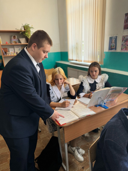 Сегодня в школе прошёл праздник «День учителя»..